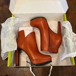 Gianni Bini Omarrah Leather / 6.5 - Platforn Bootie - New Amber  New With Tags